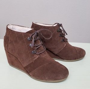 CUTE TOMS BROWN BOOTIES!!!